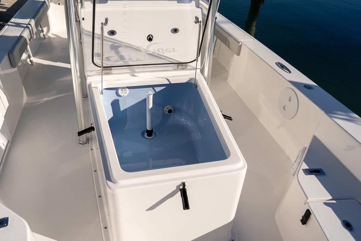 xl-coffin-box-console-w-lounge-cushion-50-gal-livewell Icon